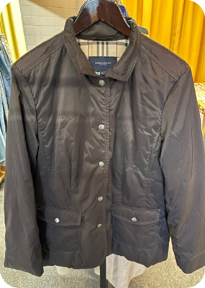 Burberryのブラックジャケット